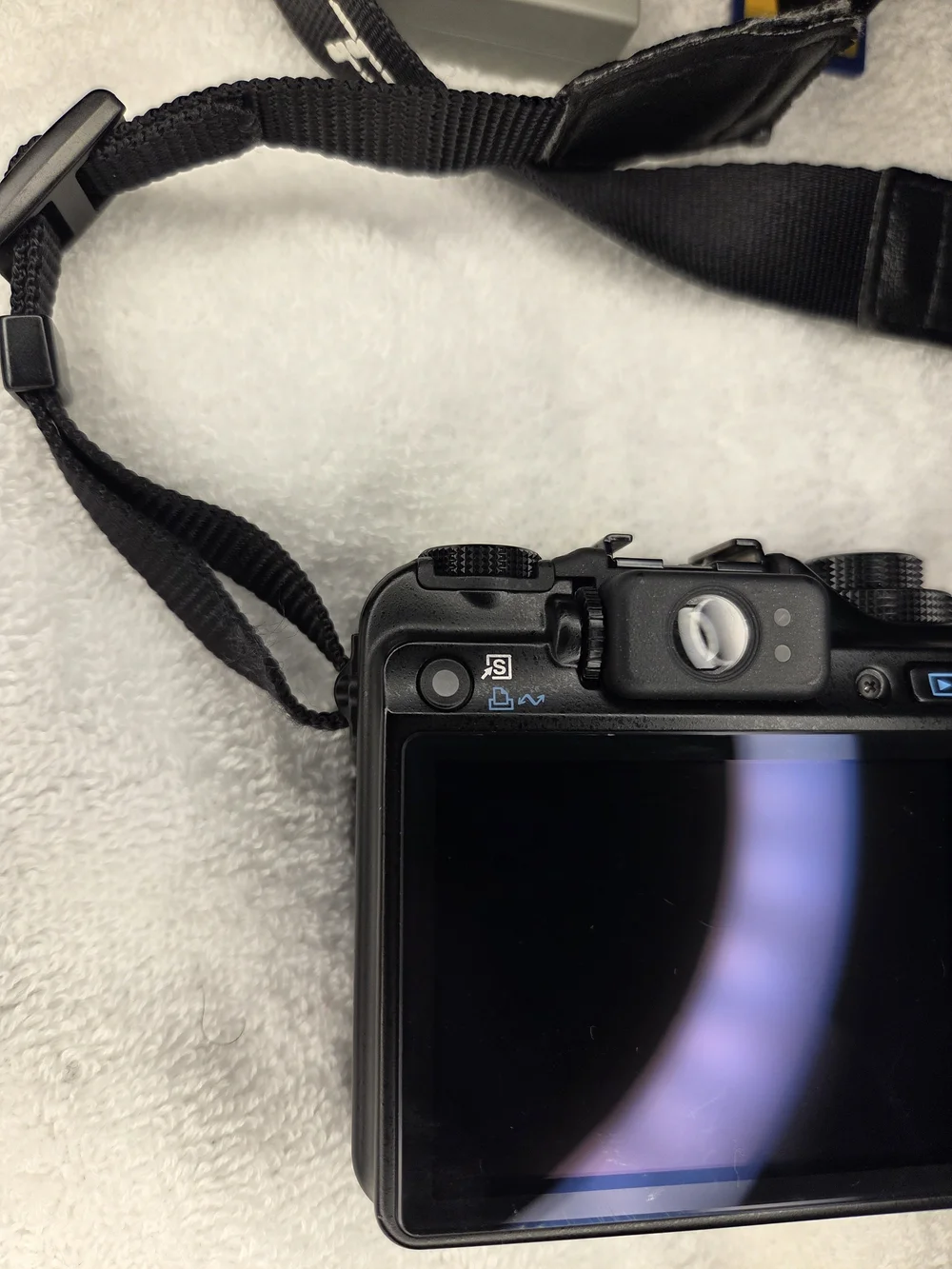 Canon PowerShot G10 Black Compact Digital Camera with Accessories
